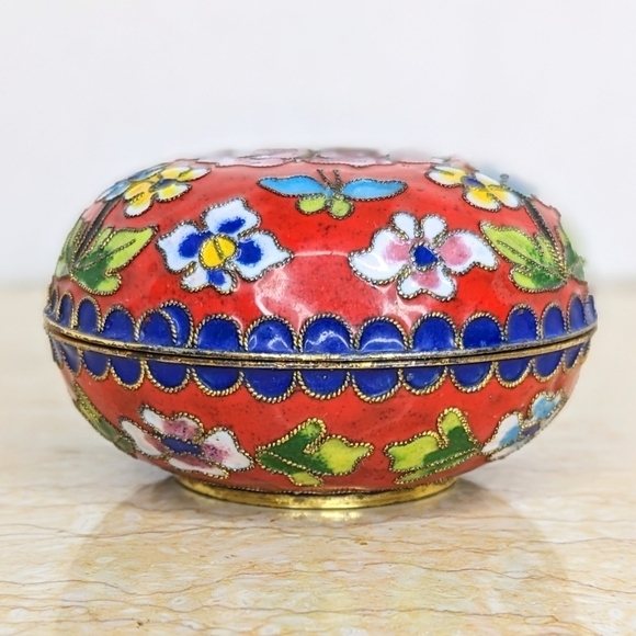 Vintage Cloisonne Round Metal Trinket Box Red With Floral Butterfly Details - Picture 2 of 15
